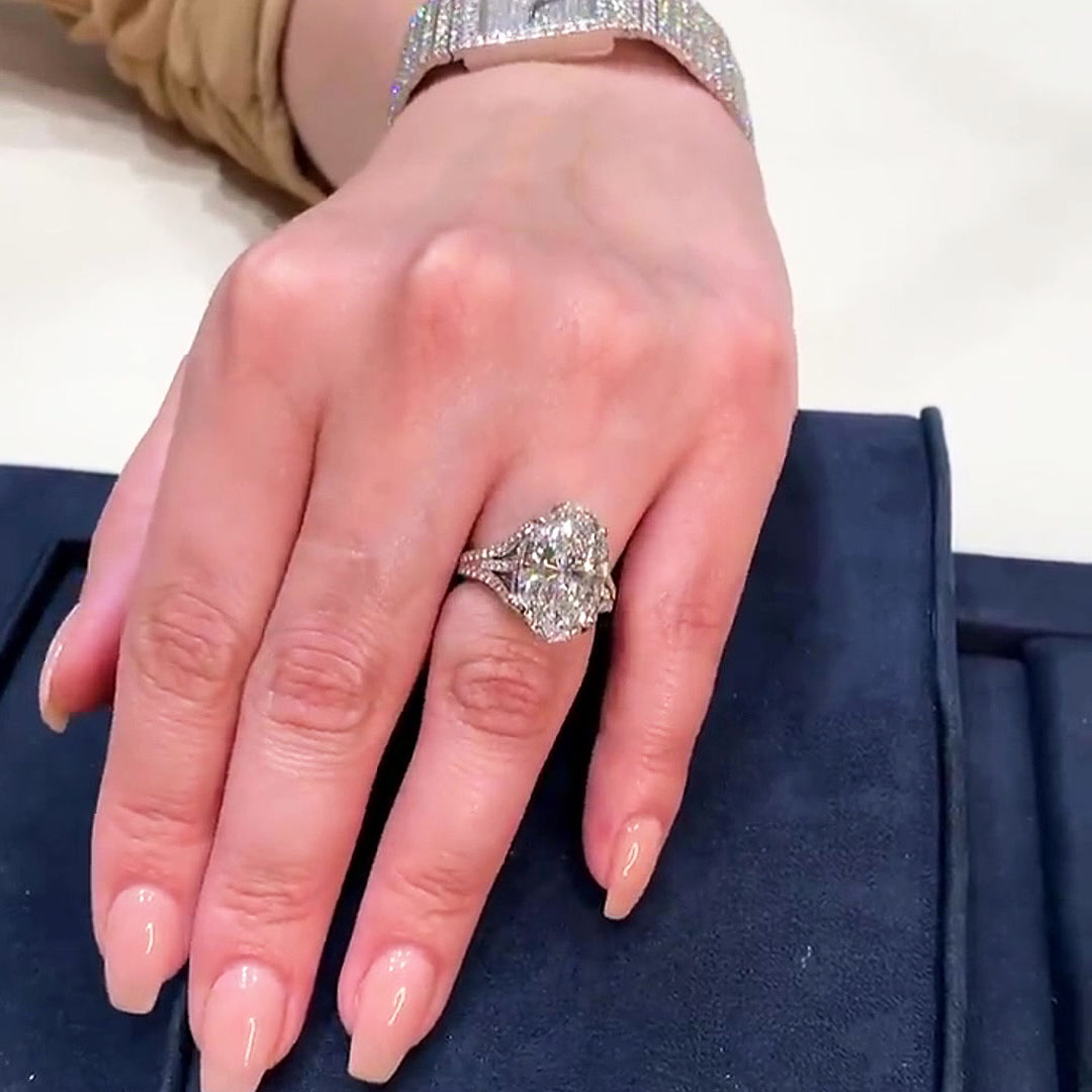 Fashion 4ct Oval Cut White Sapphire Engagement Ring