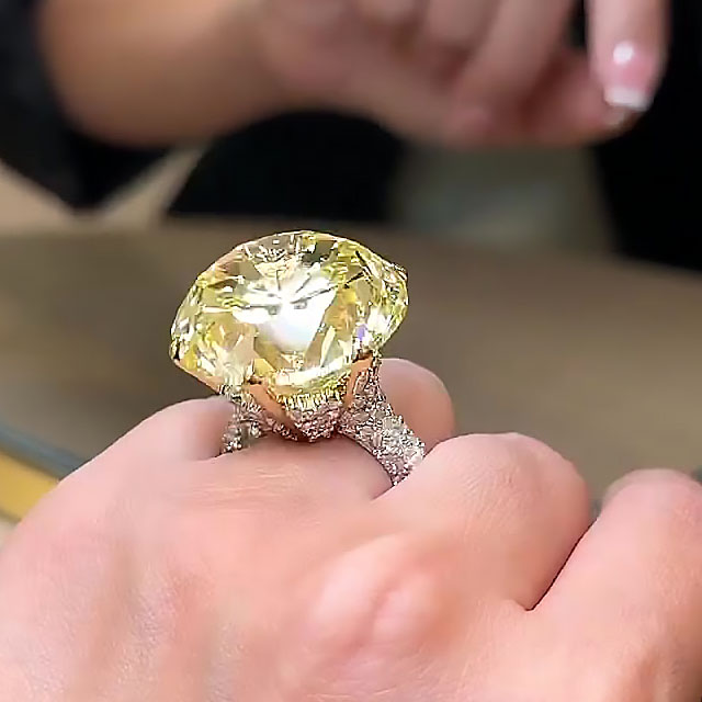 8ct Round Cut Yellow Sapphire Engagement Ring