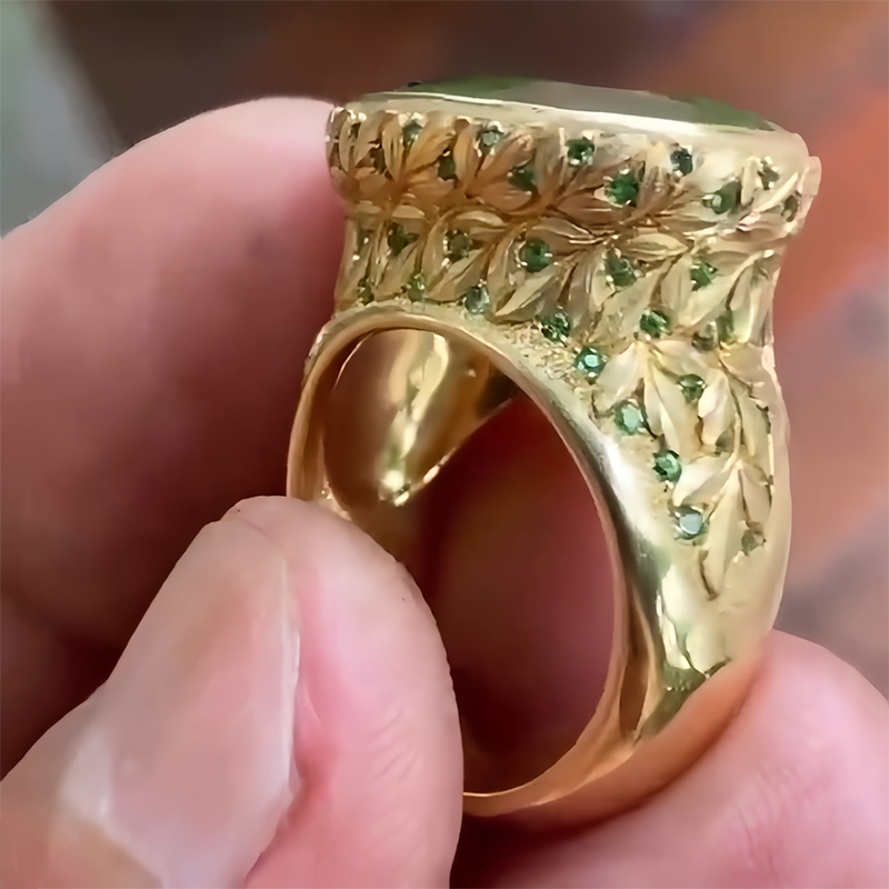 14K Yellow Gold Oval Peridot Floral Engraved Cocktail Ring