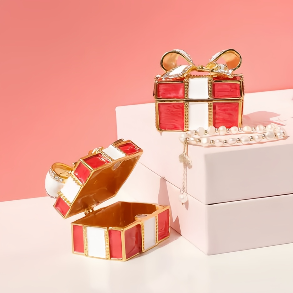 Butterfly Combined With Gold Jewelry Box