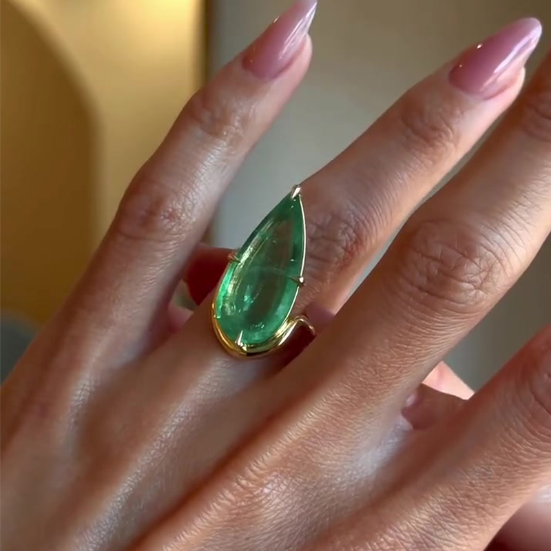 5ct Pear Cut Emerald Ring Set / 3-Piece