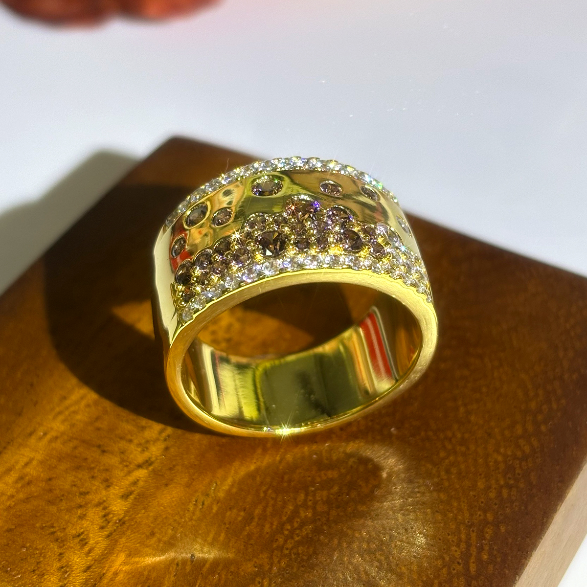 2.85ct Scattered Gradient Chocolate Cigar Band In Gold Plating