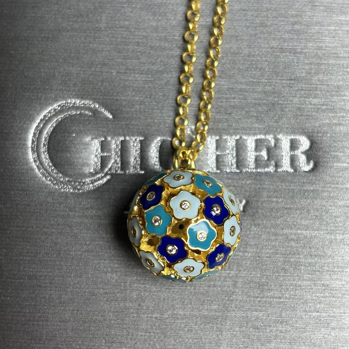 Flower Ball Design Round Cut White Sapphire Pendant Necklace
