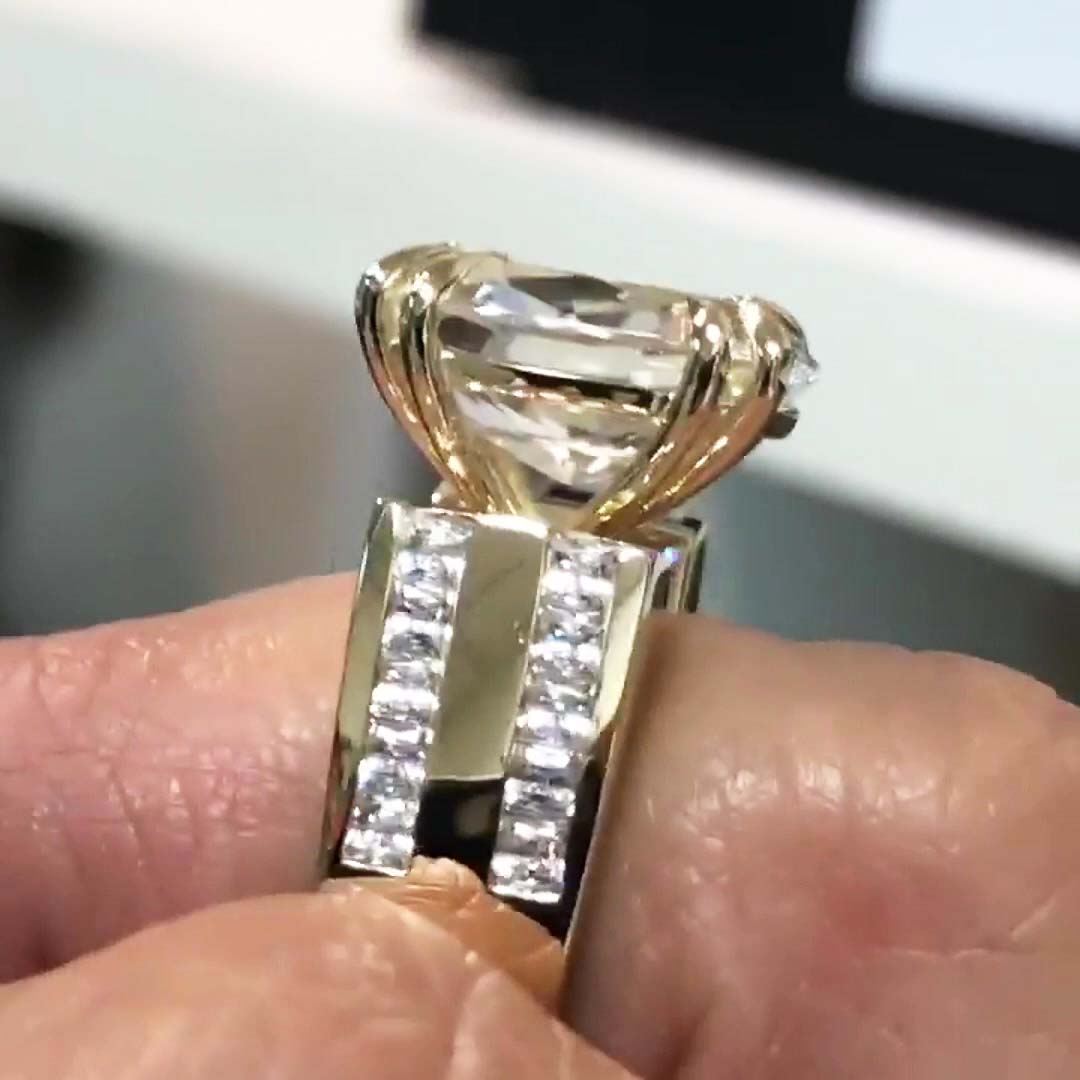 Exquisite 8.5ct Oval Cut White Sapphire Engagement Ring