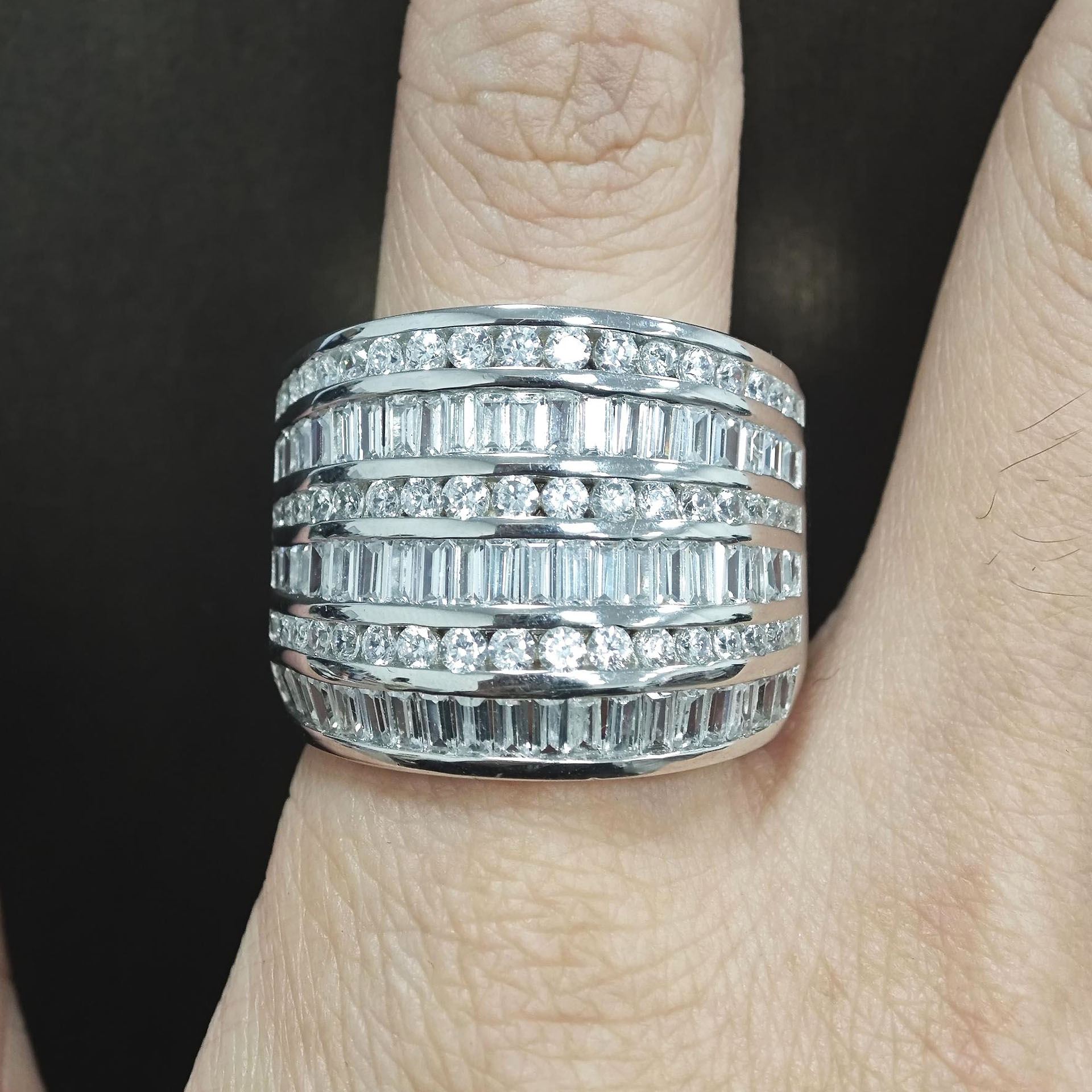 9.25ct Emerald&Round Cut White Sapphire Eternity Ring