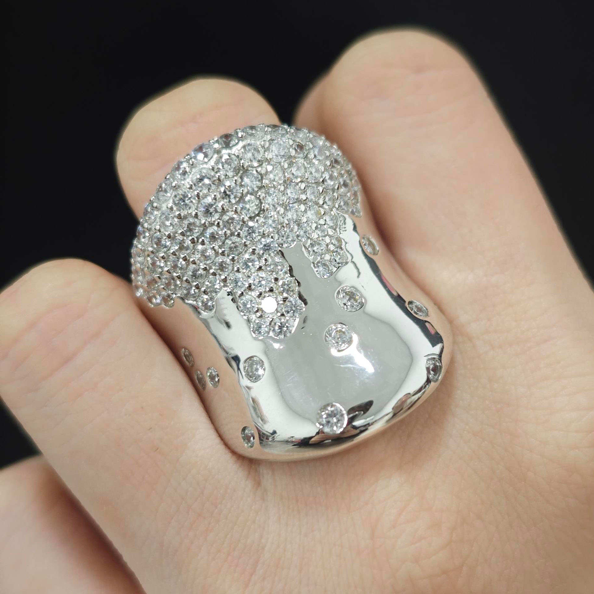 1.25ct Scattered Diamond Design Cocktail Ring