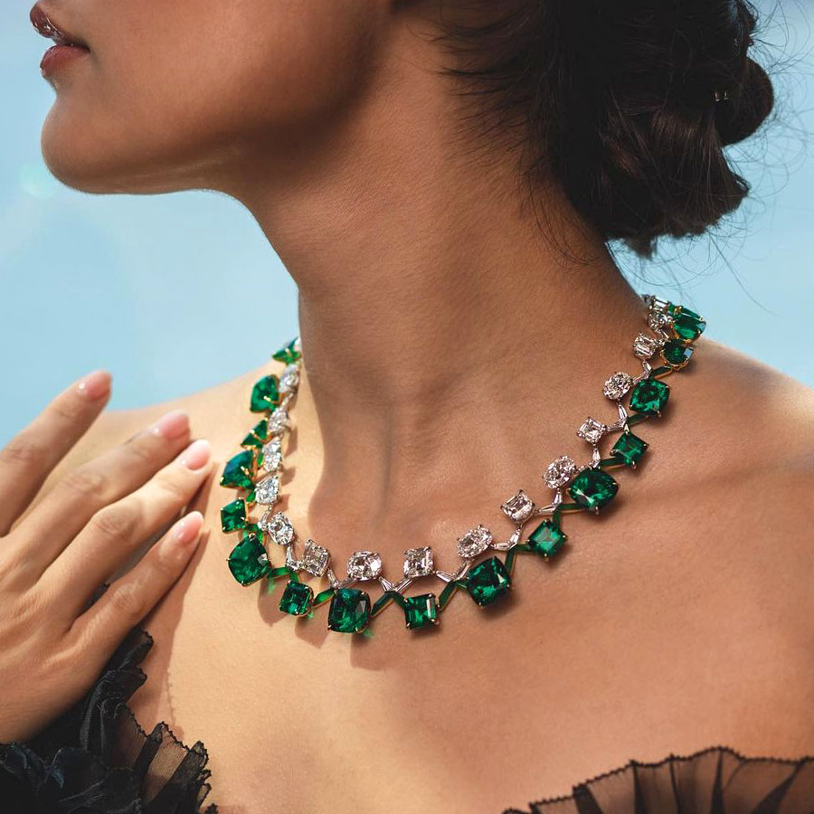 Multi-cut Emerald&White Sapphire Necklace