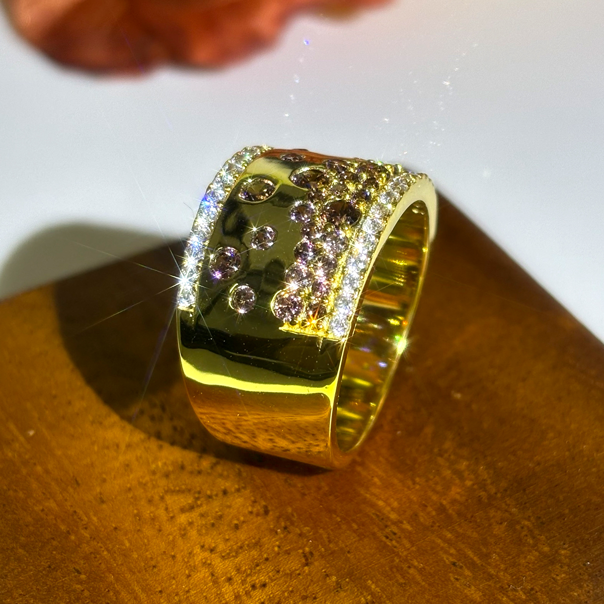 2.85ct Scattered Gradient Chocolate Cigar Band In Gold Plating