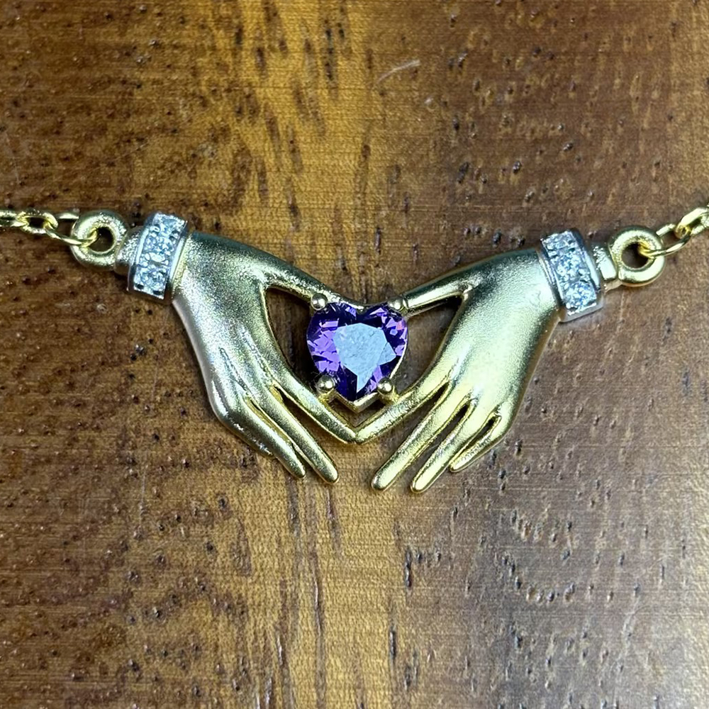 Lovely Hands Design Pendant Necklace