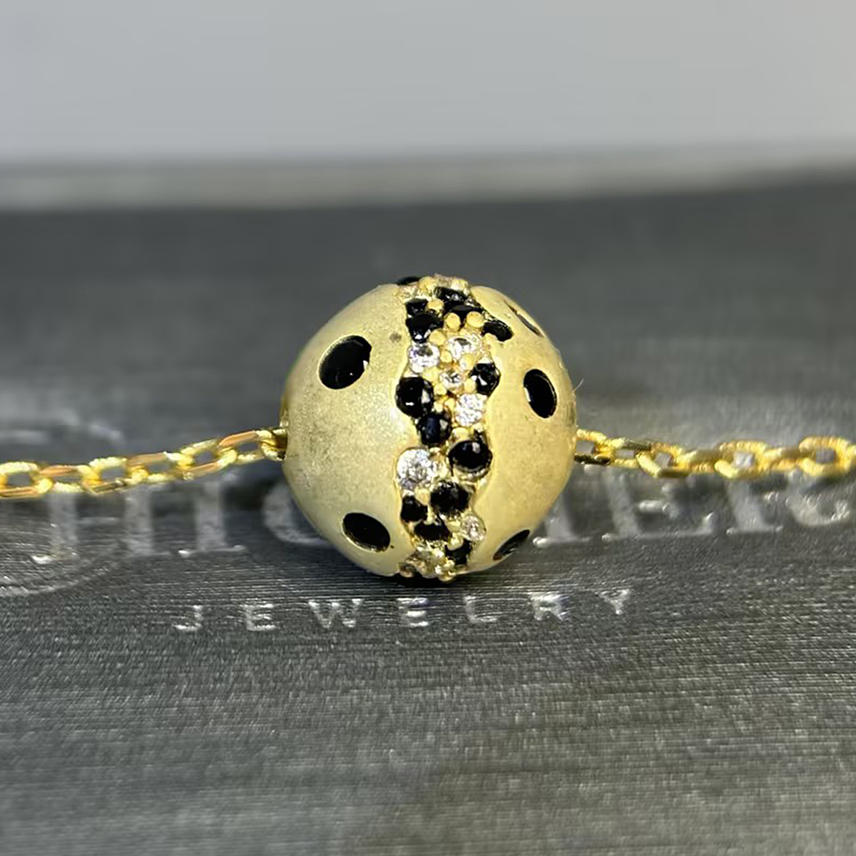 Ball Shape Scattered Black&White Sapphire Pendant Necklace