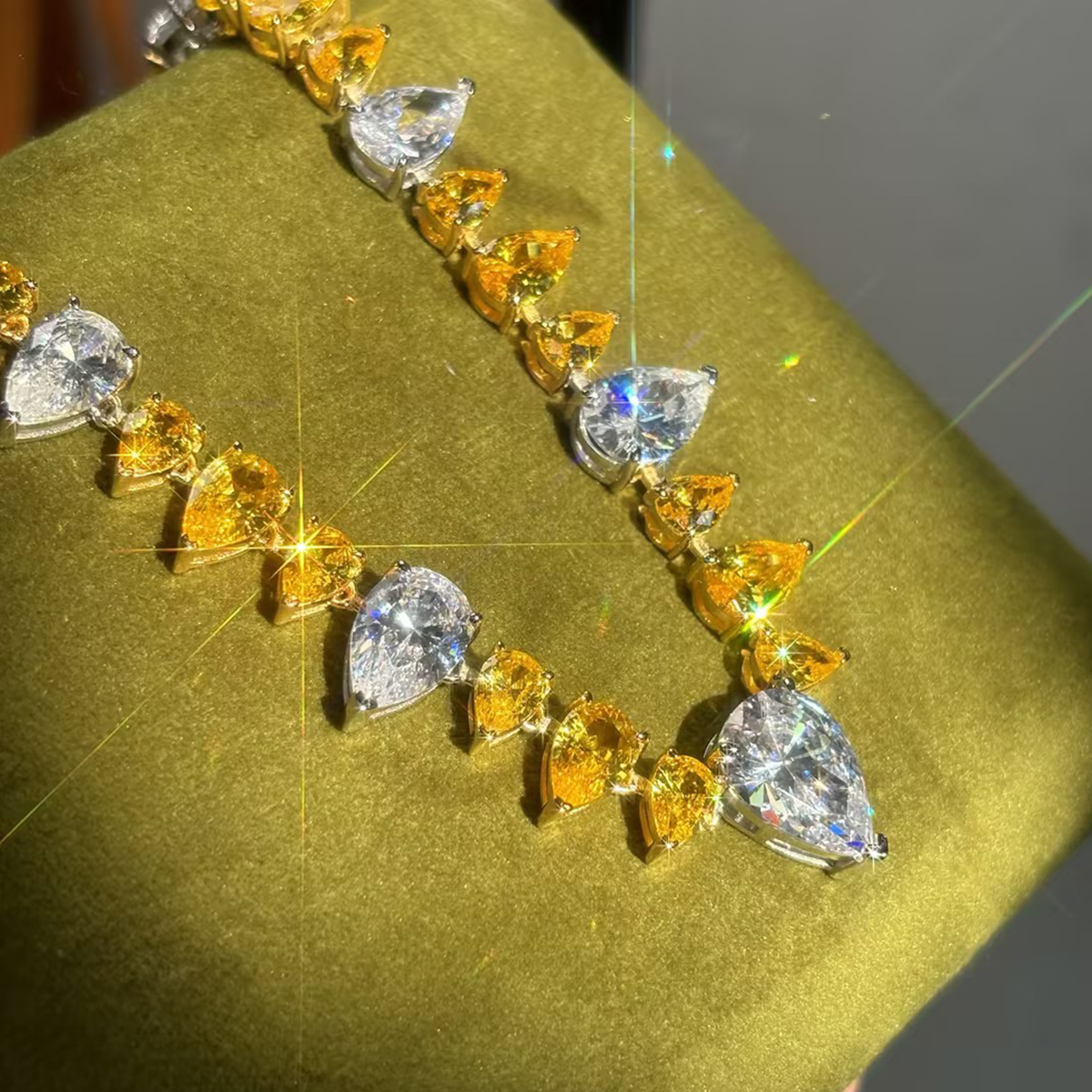 Pear Cut Yellow&White Sapphire Necklace