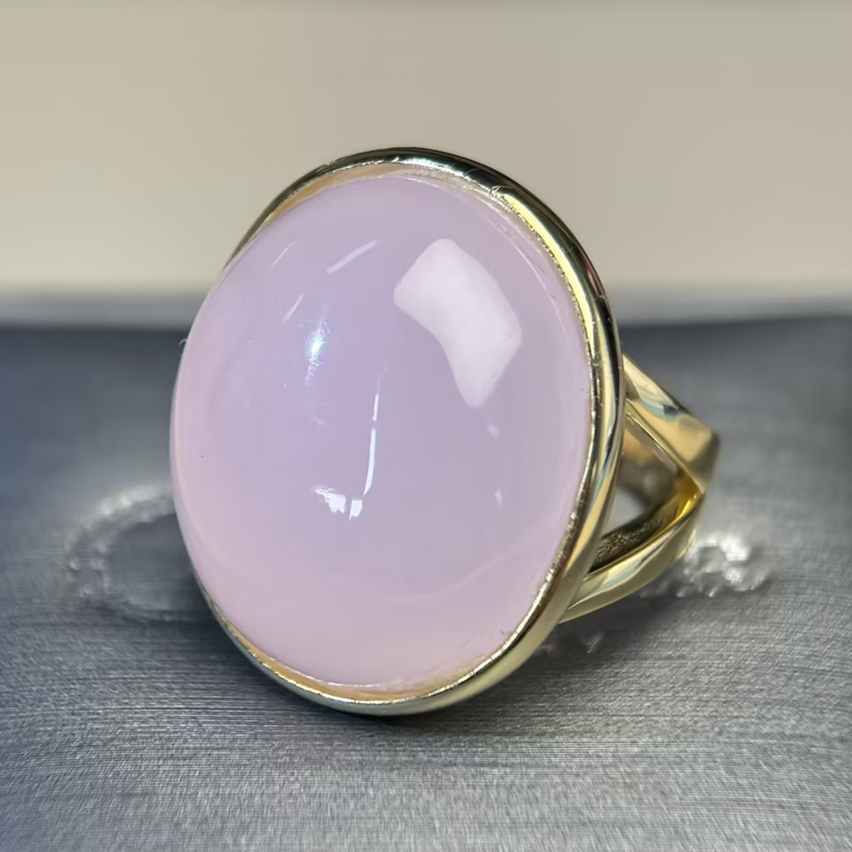 Soft Minimalist 10ct Cabochon Pink Quartz Rose Gold Ring