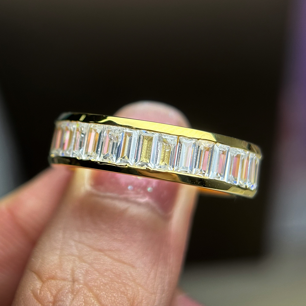 6mm Men’s Band Channel Baguettes in Yellow Gold