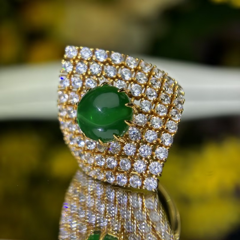 3.75ct Round Cut Green Sapphire Fan-Shaped Cocktail Ring with White Sapphire Mesh