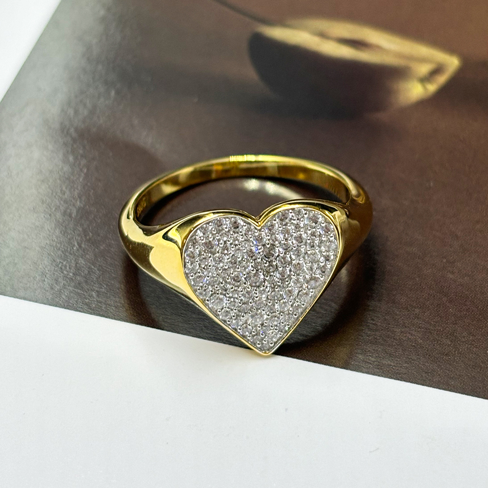 Pave Setting Love Heart Shape Gold Ring