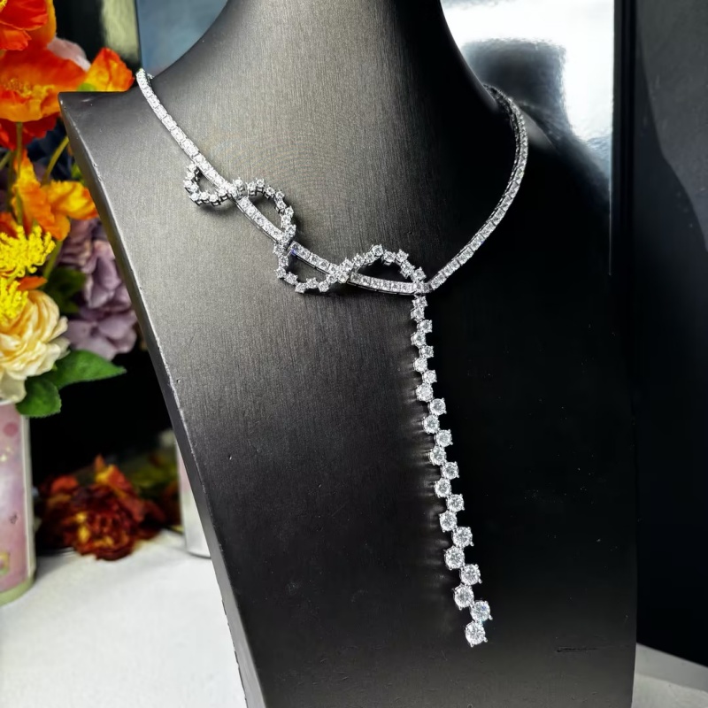 Fashion Round Cut White Moissanite Necklace