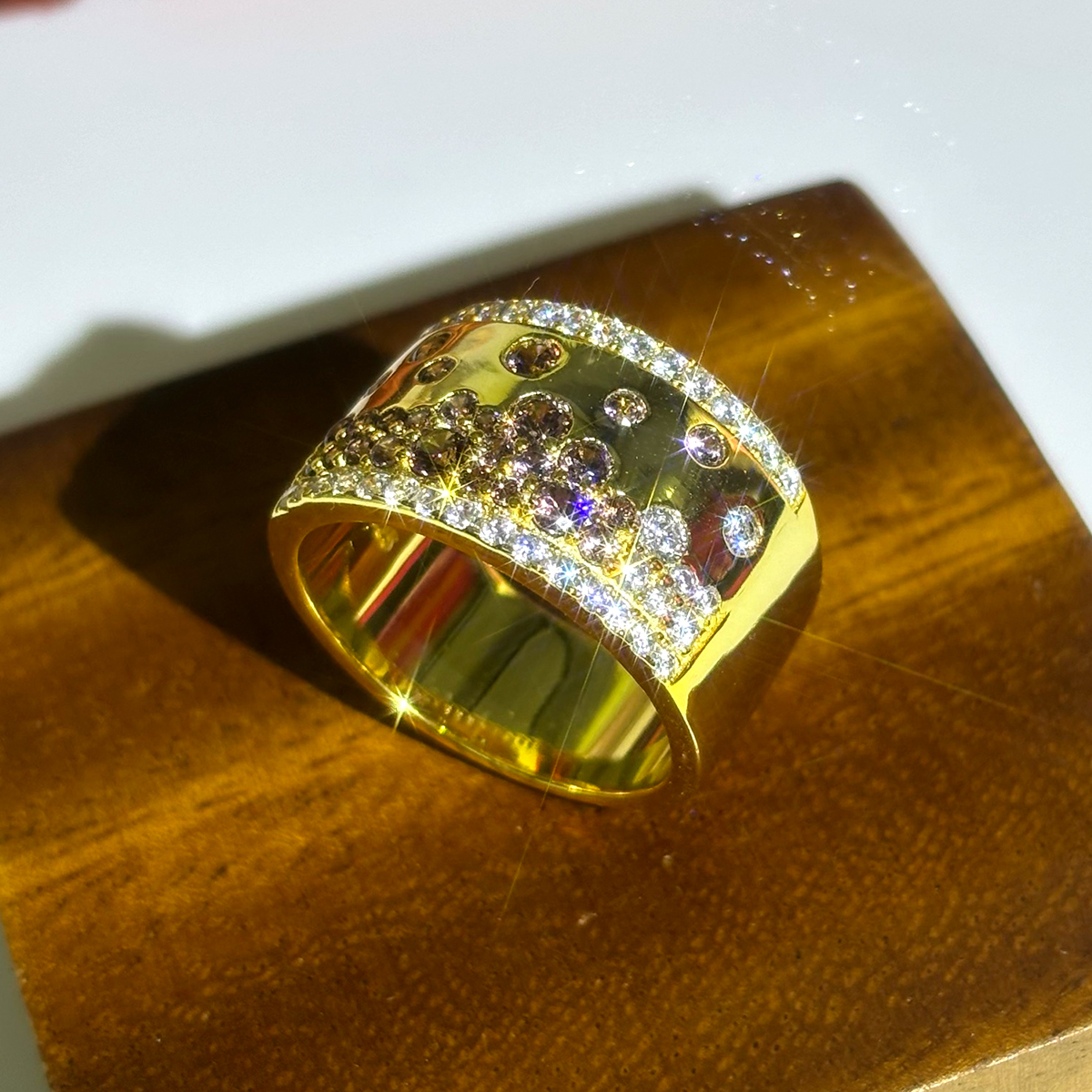 2.85ct Scattered Gradient Chocolate Cigar Band In Gold Plating