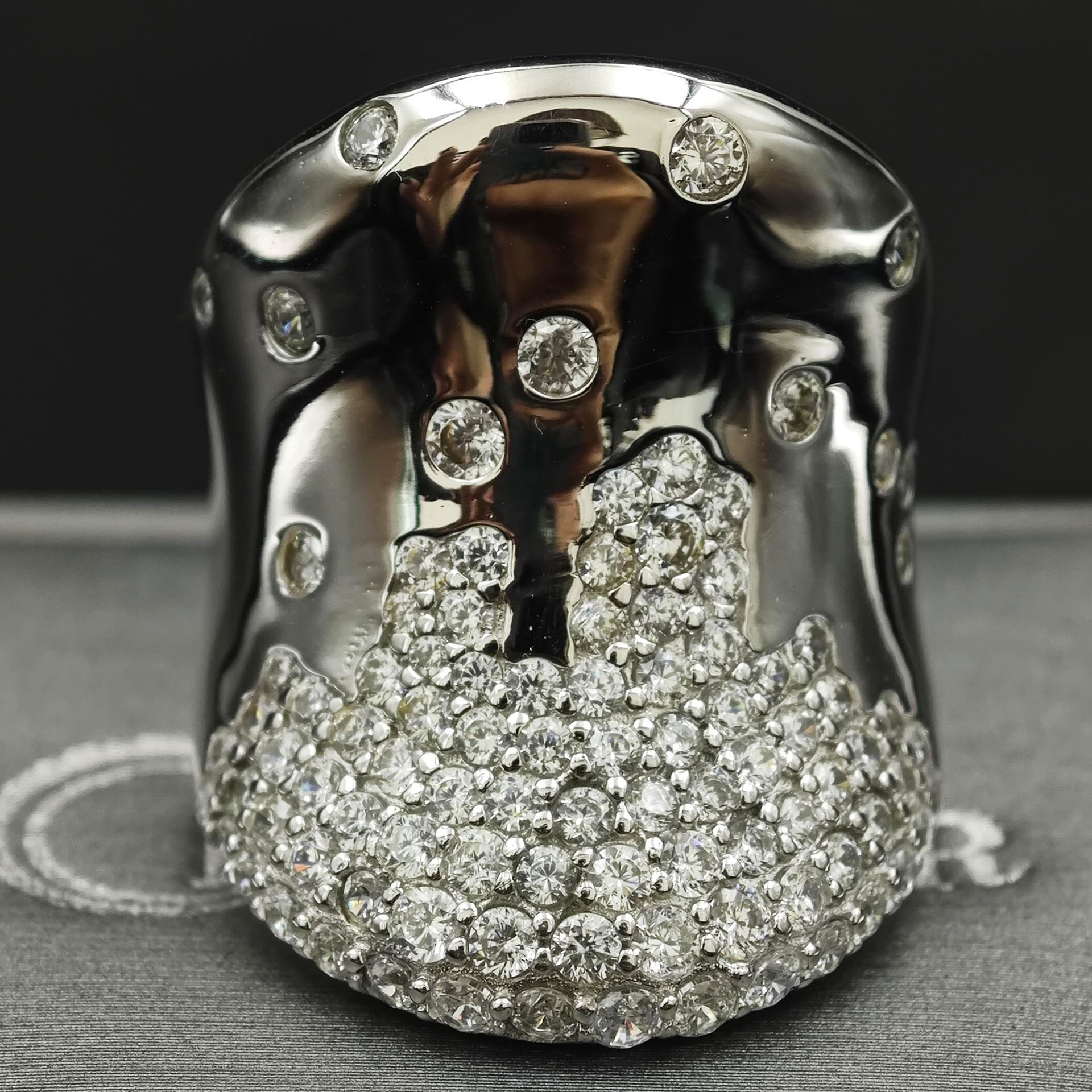 1.25ct Scattered Diamond Design Cocktail Ring