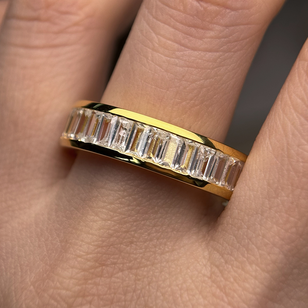 6mm Men’s Band Channel Baguettes in Yellow Gold