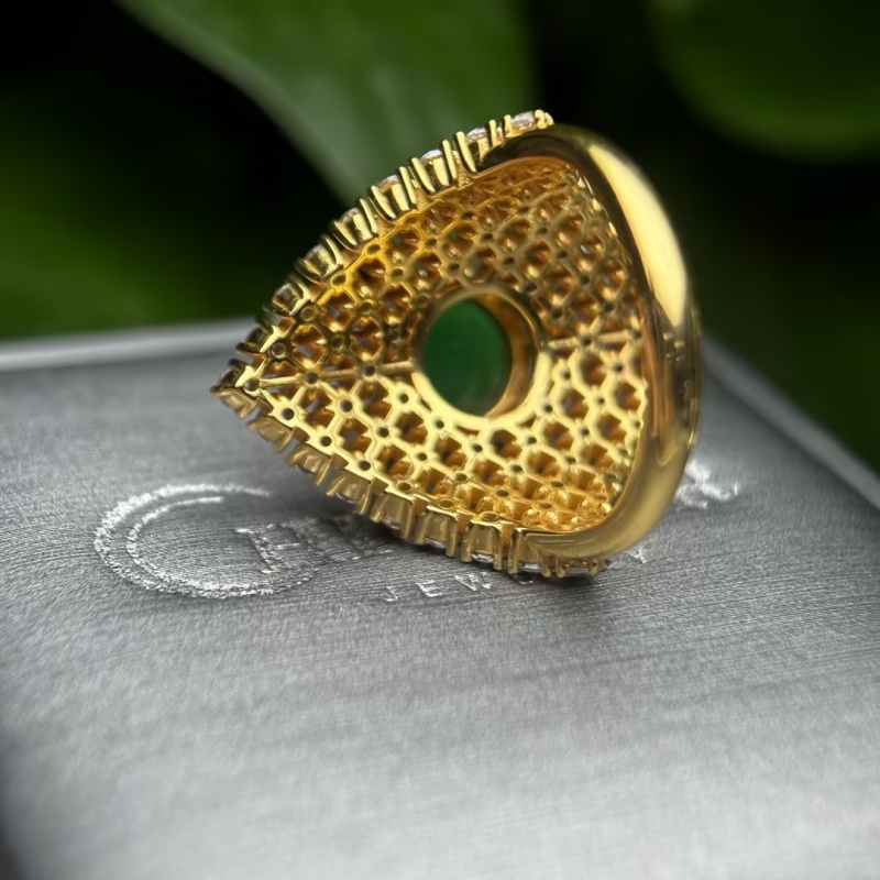 3.75ct Round Cut Green Sapphire Fan-Shaped Cocktail Ring with White Sapphire Mesh