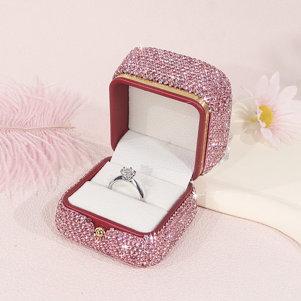 Flip-top Velvet Diamond Ring Box
