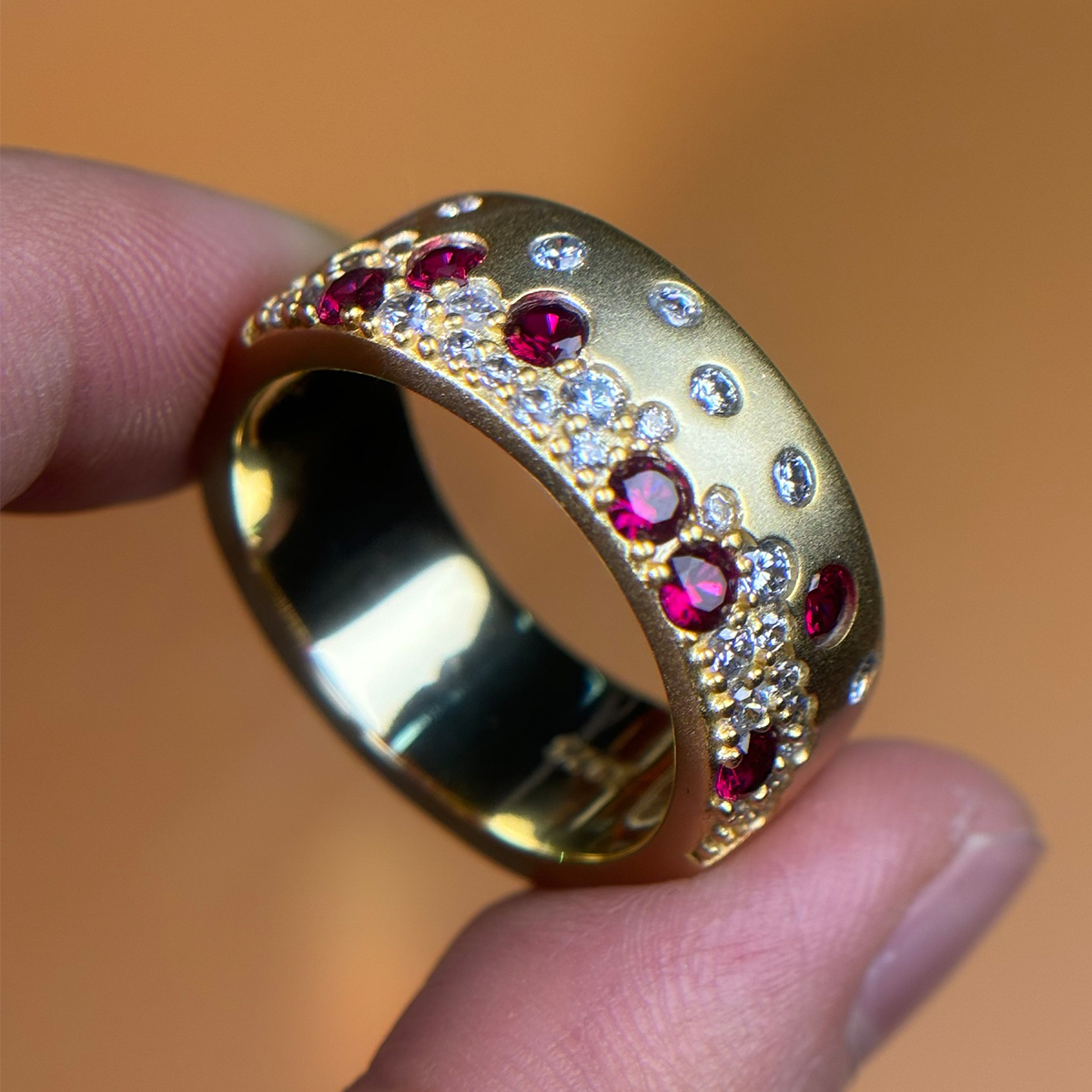 2.65ct Scattered Garnet&White Sapphire Cigar Band
