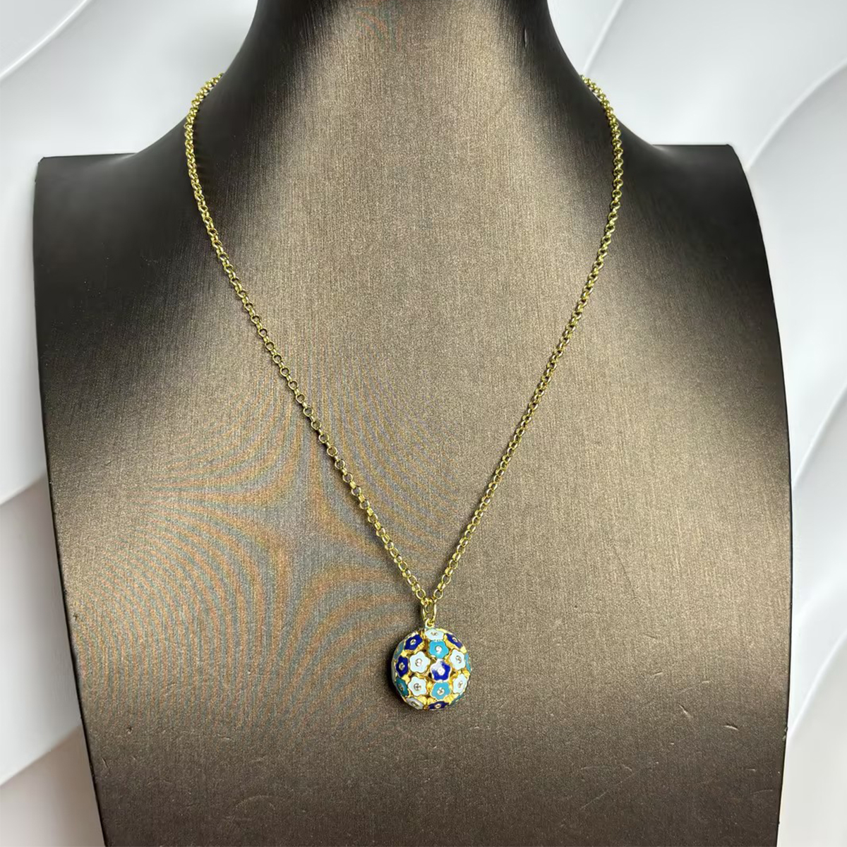 Flower Ball Design Round Cut White Sapphire Pendant Necklace