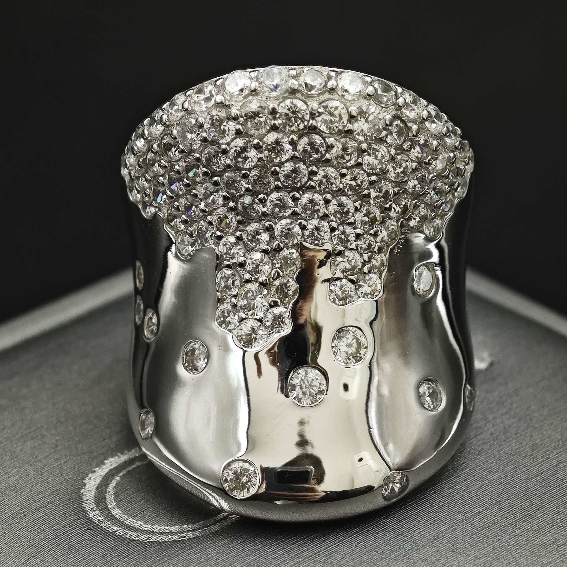 1.25ct Scattered Diamond Design Cocktail Ring