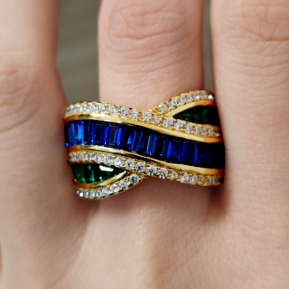 4.35ct Cross Design Emerald&Round Cut Three Tone Wedding Band