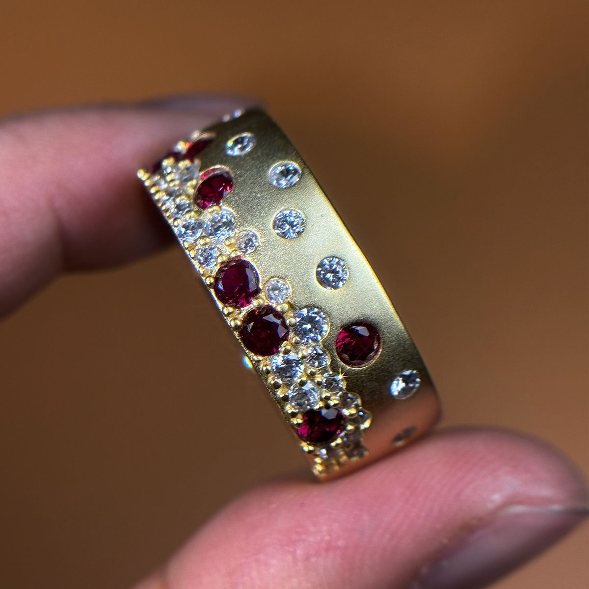 2.65ct Scattered Garnet&White Sapphire Cigar Band