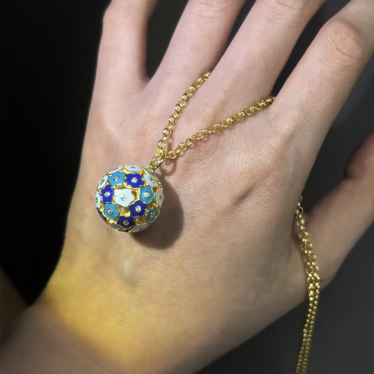 Flower Ball Design Round Cut White Sapphire Pendant Necklace