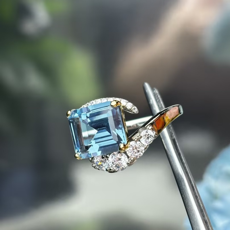 6ct Emerald Cut Aquamarine Ring in Silver