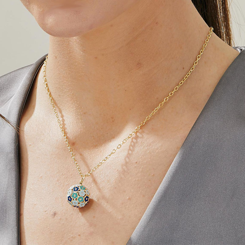 Flower Ball Design Round Cut White Sapphire Pendant Necklace