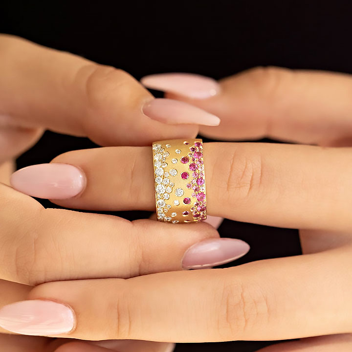 2.18ct Two-Tone White&Pink Scattered Diamond Cigar Band