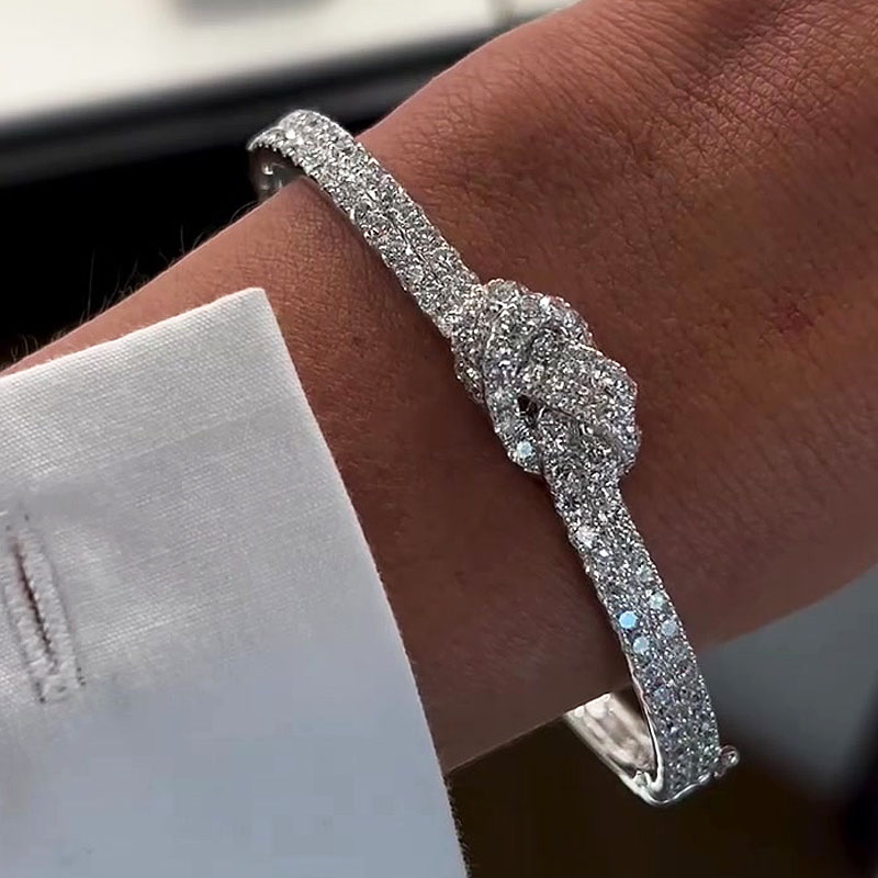 Round Cut Pavé Diamond Tight Knot Bracelet