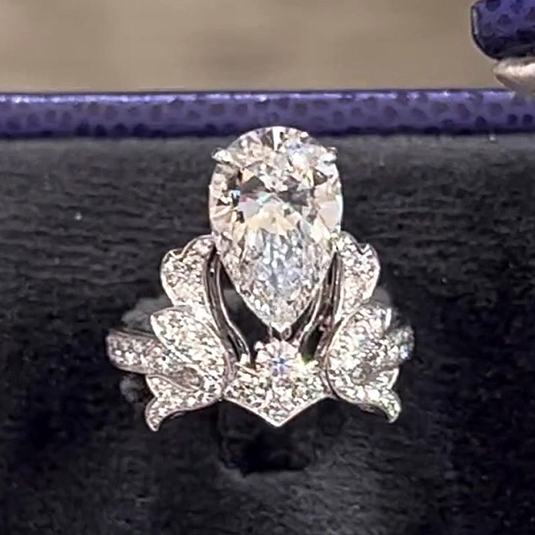 Luxury 2.45ct Pear Cut White Sapphire Crown Ring