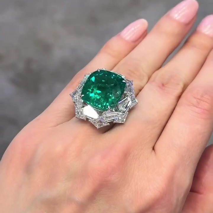 7.25ct  Cushion Cut Emerald Sapphire Halo Cocktail Ring