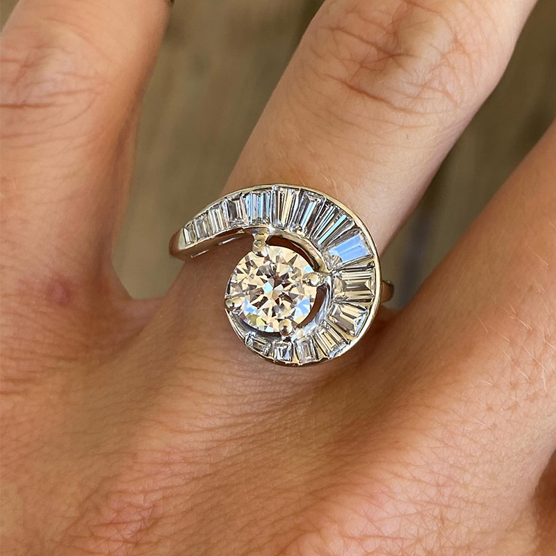 Art 1.25ct Round Cut White Moissanite Crescent Swirl Engagement Ring