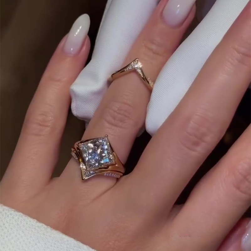 Fashion 4ct Princess Cut Moissanite Three Tier Stacked Wedding Sets