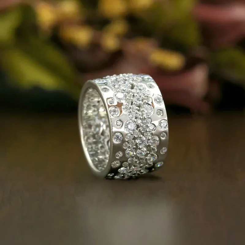 1.84ct Round Cut Scattered Diamond Wedding Bnad
