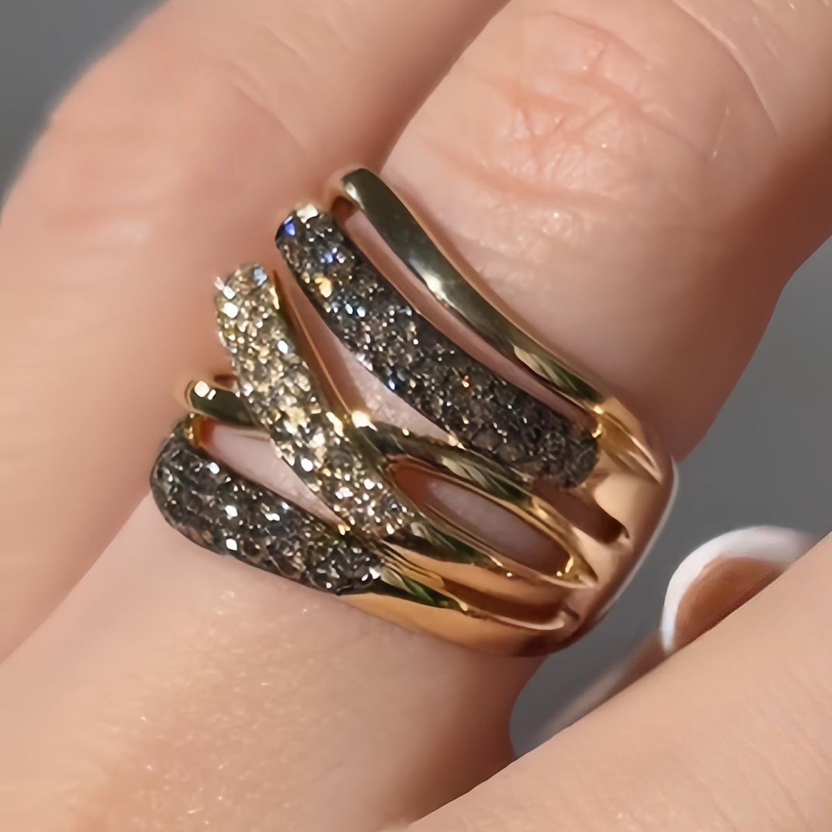 Chocolate&Yellow Sapphire Round Cut Woven Design Wedding Band