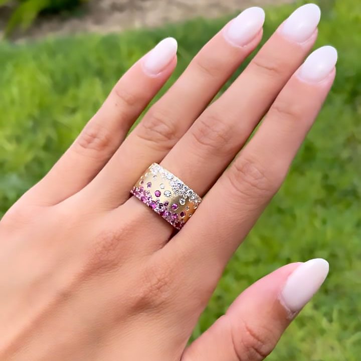 2.18ct Two-Tone White&Pink Scattered Diamond Cigar Band