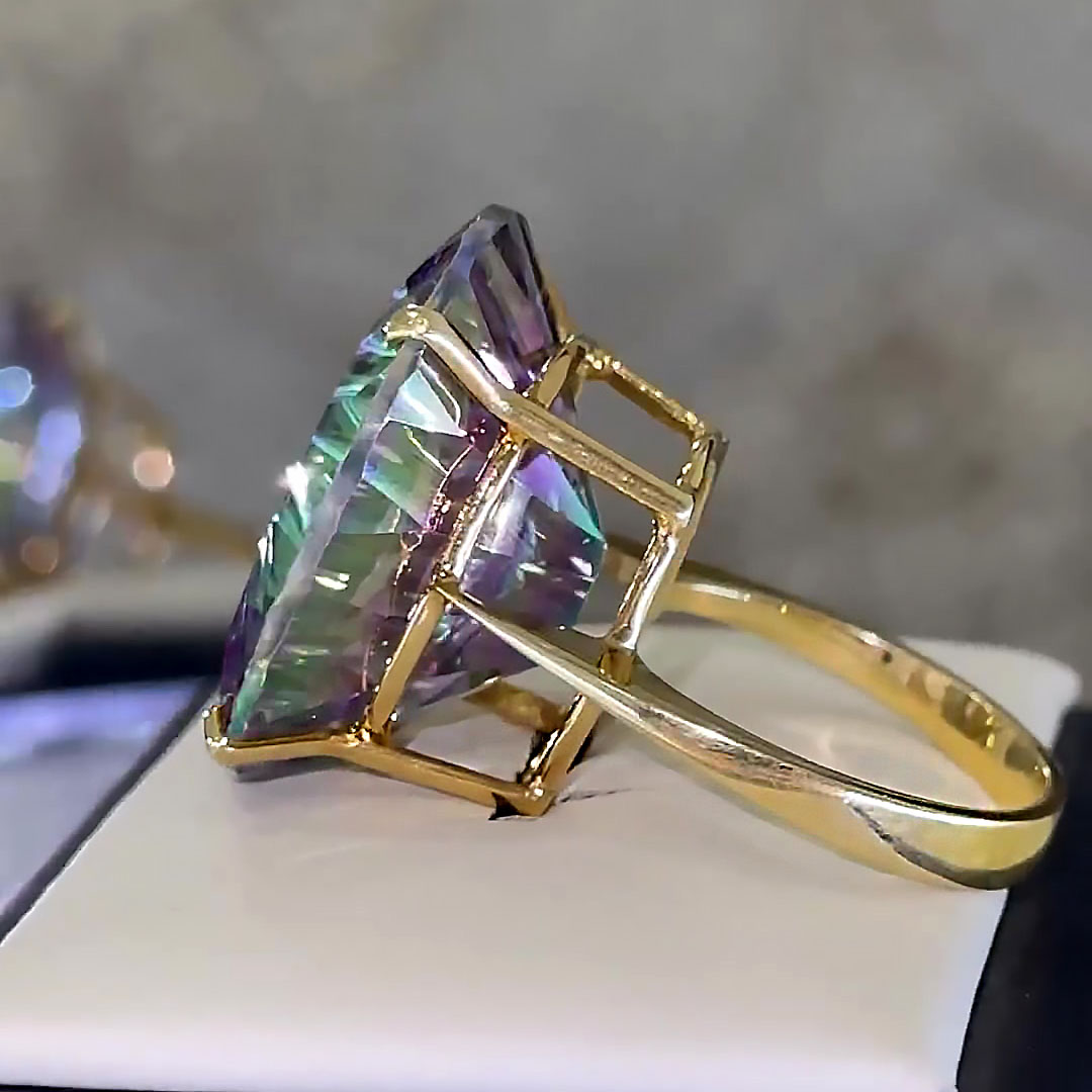 8ct Oval Cut Mysterious Yellow Jade Gold Ring