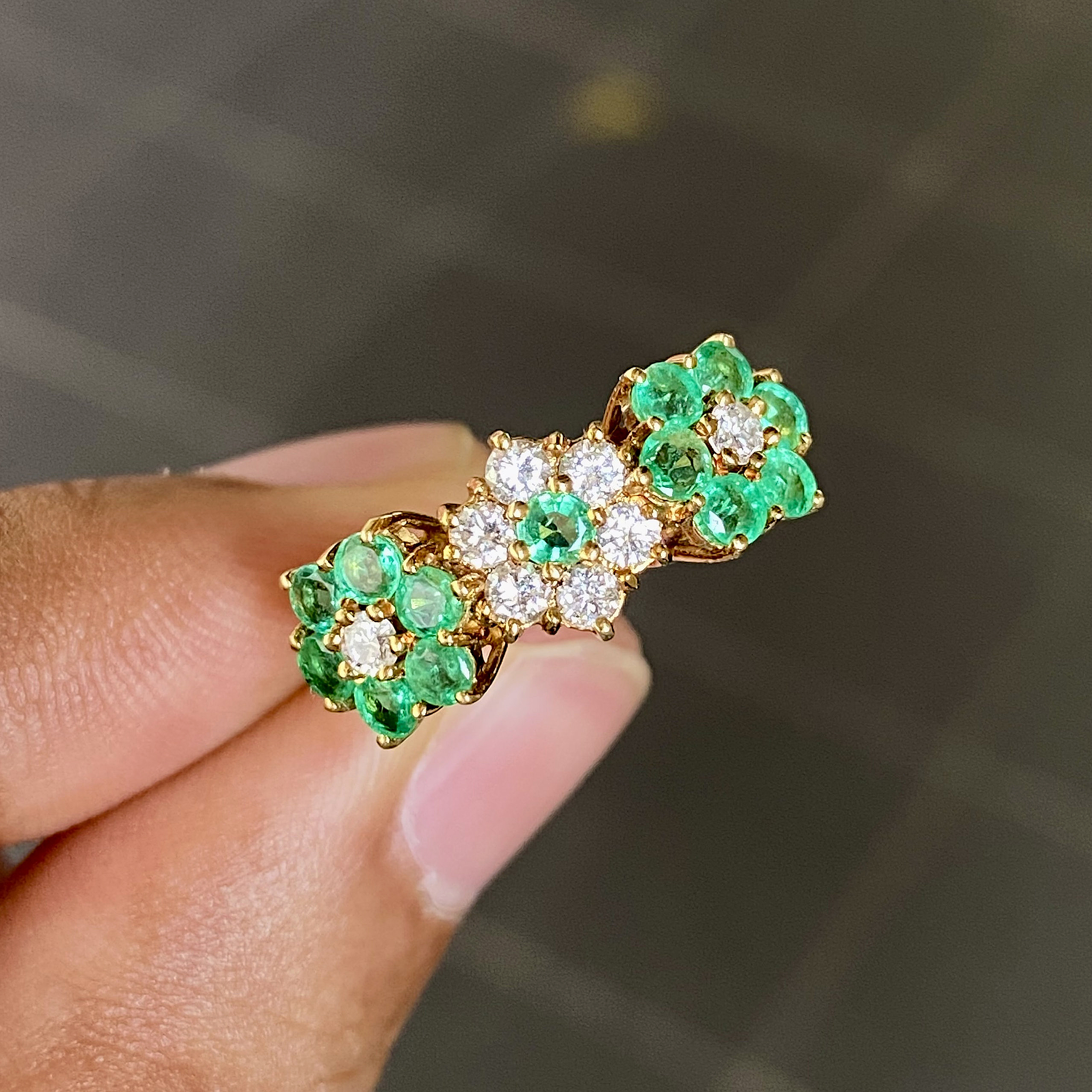 5.25ct Flower Design Round Cut Emerald Sapphire Eternity Ring