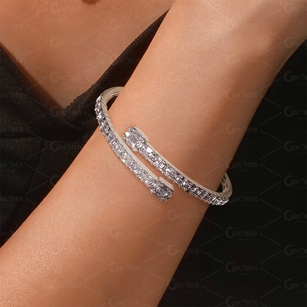 Emerald&Round Cut White Sapphire Open Bracelet