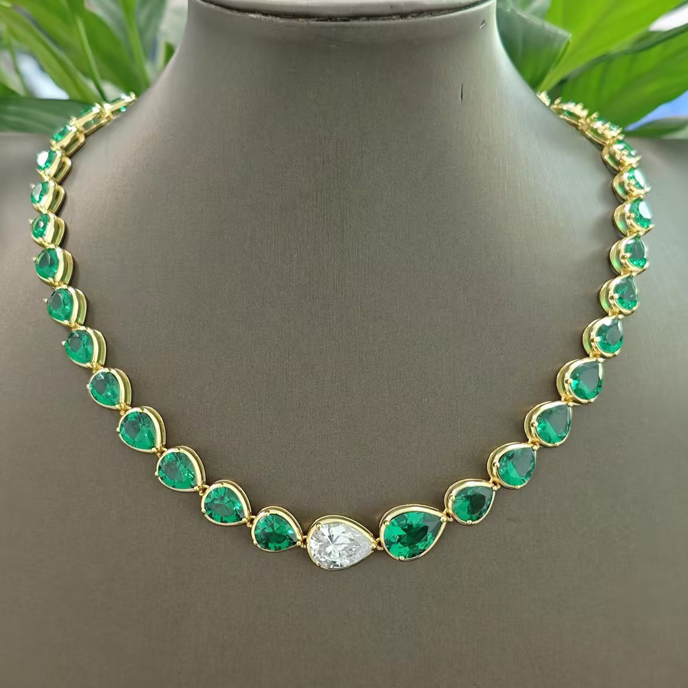 Pear Cut Emerald&White Sapphire Necklace