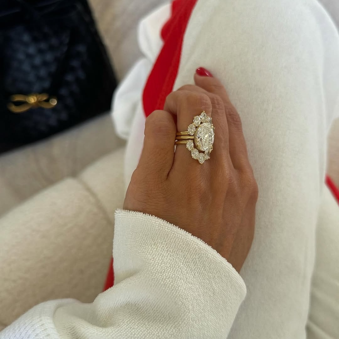 4ct Crown Design Oval Cut White Sapphire Bridal Set/2pcs