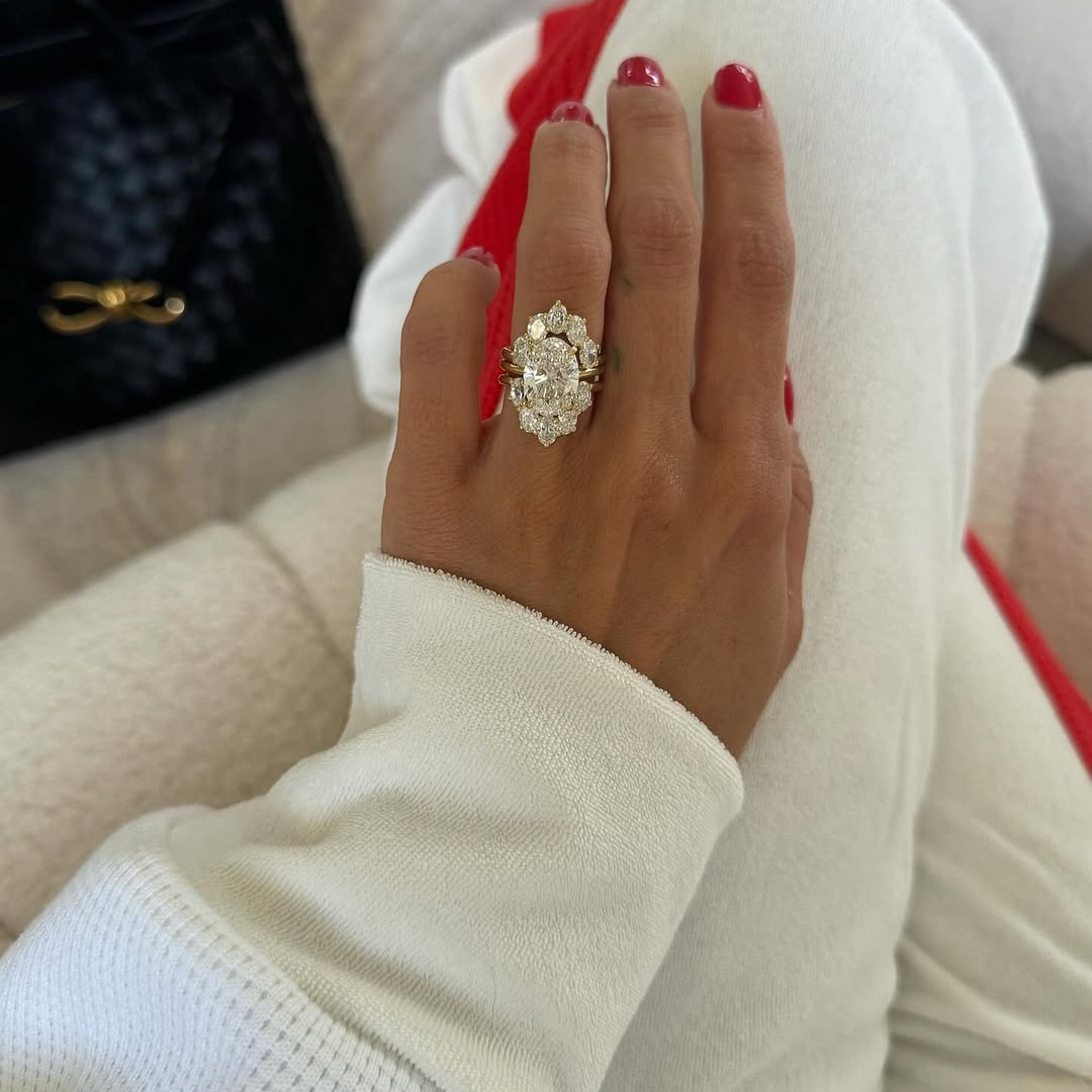 4ct Crown Design Oval Cut White Sapphire Bridal Set/2pcs