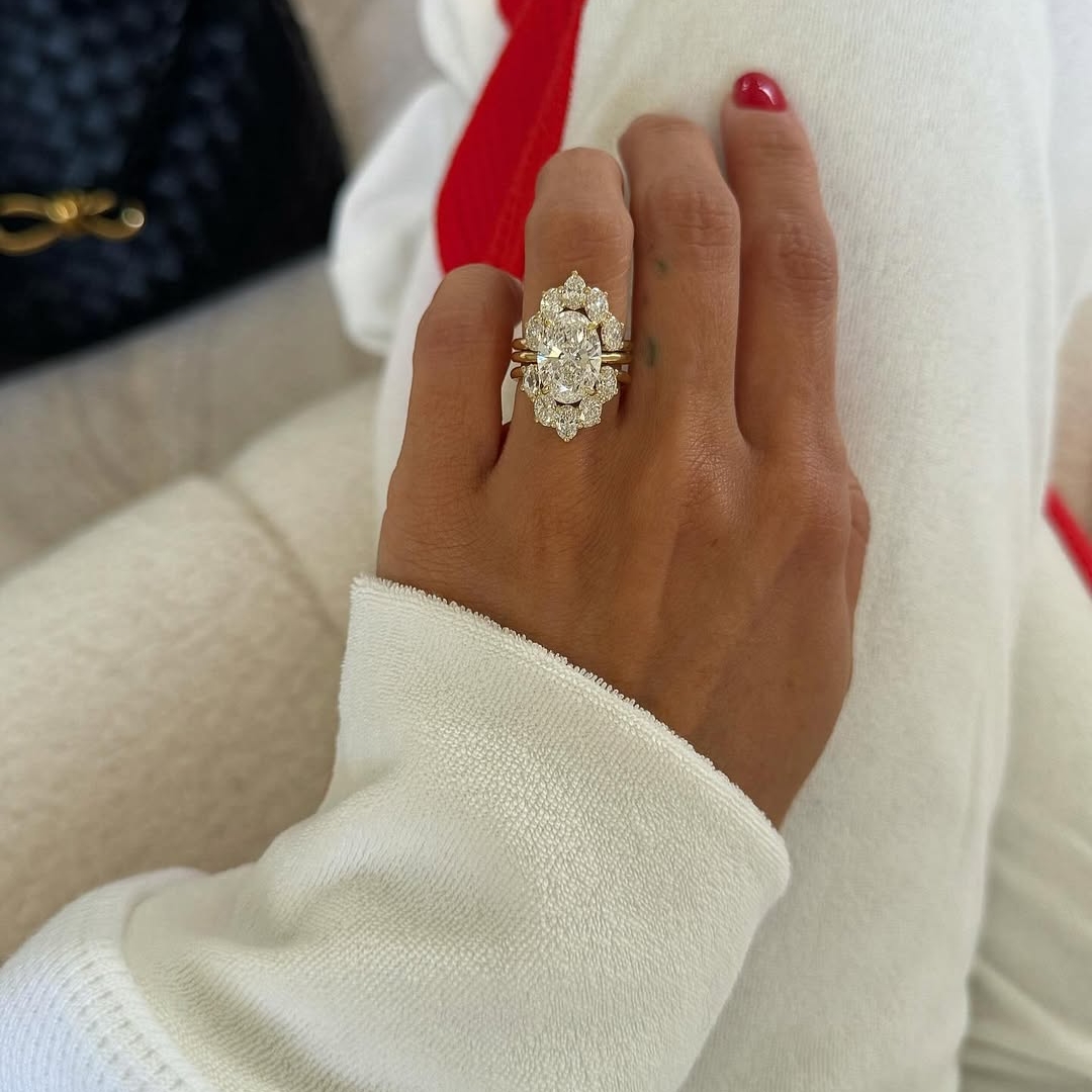 4ct Crown Design Oval Cut White Sapphire Bridal Set/2pcs