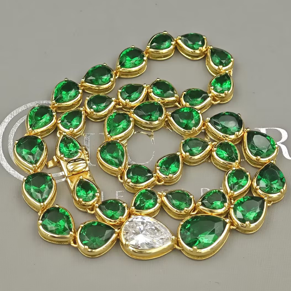 Pear Cut Emerald&White Sapphire Necklace